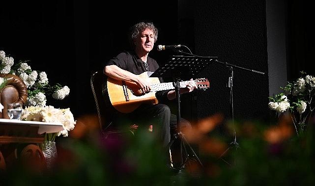 Salihli'de şiire açılan pencere yeniden aralandı. Salihli Şiir İkindileri 11 yıl aradan sonra 51. kez düzenlendi. Salihli'de şiire açılan pencere yeniden aralandı. Salihli Şiir İkindileri 11 yıl aradan sonra 51. kez düzenlendi.