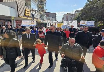 Otizm Farkındalık Günü Gölcük'te Renkli Görüntülere Sahne Oldu