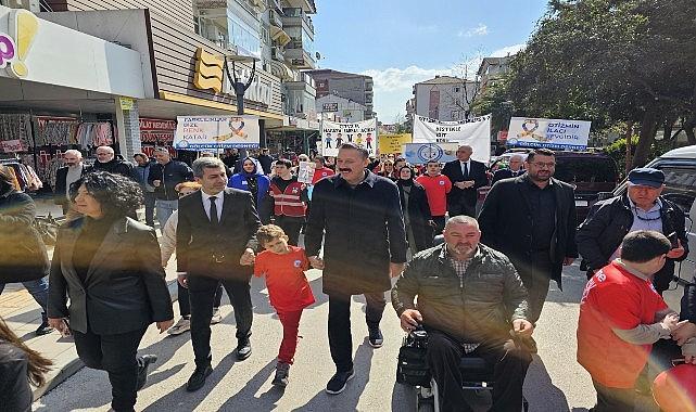 Otizm Farkındalık Günü Gölcük'te Renkli Görüntülere Sahne Oldu