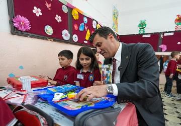 Başkan Zeyrek'ten Minik Öğrencilere 23 Nisan Sürprizi