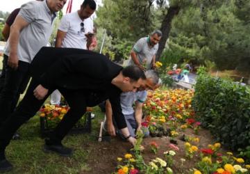 İzmir Bornova, Çiçek Üretimini Kendi Fidanlığında Gerçekleştiriyor
