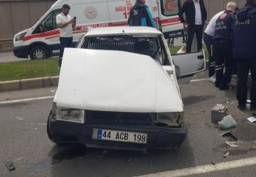 Çekici ile otomobilin karıştığı kazada 7 kişi yaralandı