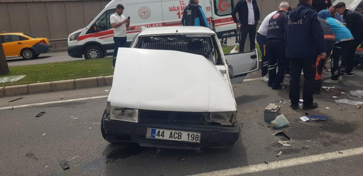 Çekici ile otomobilin karıştığı kazada 7 kişi yaralandı Çekici ile otomobilin karıştığı kazada 7 kişi yaralandı