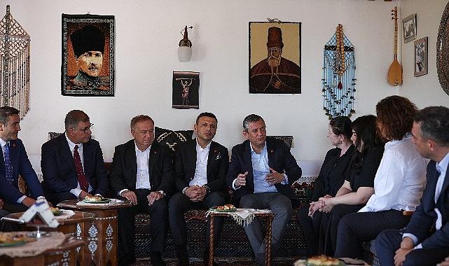 Başkan Tugay, İstanbul'da CHP Genel Başkanı Özgür Özel ile bir araya geldi Başkan Tugay, İstanbul'da CHP Genel Başkanı Özgür Özel ile bir araya geldi