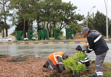 Büyükşehir'den Kemer'de peyzaj çalışması