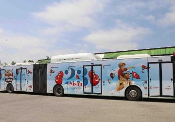 Otobüs ve tramvaylar 23 Nisan'a özel giydirildi