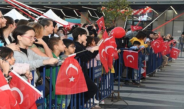 23 Nisan kutlamaları Ecem Boyacı konseri ile taçlandı 23 Nisan kutlamaları Ecem Boyacı konseri ile taçlandı