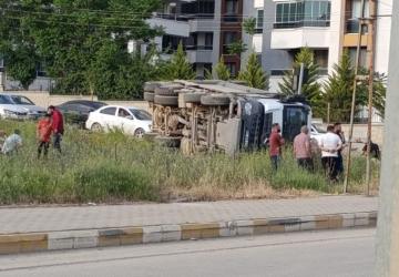 Adıyaman’da TOKİ şantiyesinden çıkan kamyon devrildi: Şans eseri yaralanan olmadı