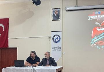 Ege Üniversitesi 2. Uluslararası Turan Film Festivalinde sahne genç yönetmenlerin