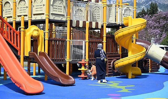 Kemer'de parklar yenileniyor Kemer'de parklar yenileniyor