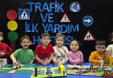 Trafik kurallarını eğlenerek öğrendiler
