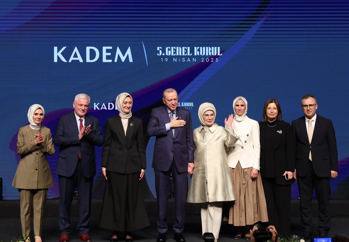 Cumhurbaşkanı Erdoğan: 'Nüfus krizi, savaştan daha büyük bir tehdit' Cumhurbaşkanı Erdoğan: 'Nüfus krizi, savaştan daha büyük bir tehdit'