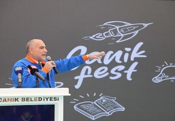 Karadeniz Bölgesi'nin ilk ve tek büyük ölçekli bilim şenliği CANİKFEST, gerçekleştirilen görkemli açılış töreniyle kapılarını ziyaretçilerine açtı.