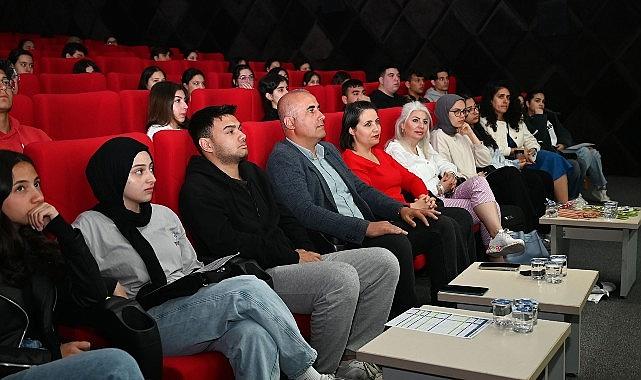 Kurs öğrencilerine seminer Kurs öğrencilerine seminer