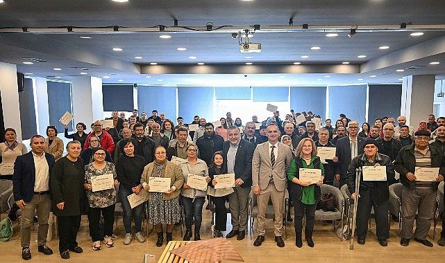100 yeni arıcı sertifikalarını törenle aldı 100 yeni arıcı sertifikalarını törenle aldı