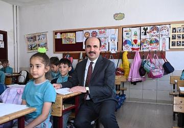 Başkan Altay 3 Farklı Okulda Öğrencilerle Buluştu