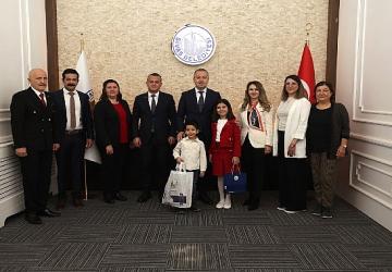 Başkan Uzun, Makamını Çocuk Başkana Devretti...