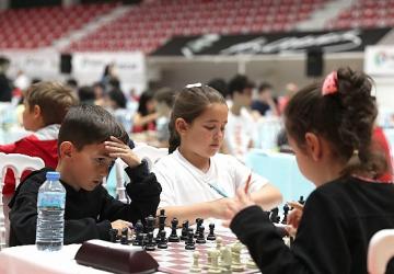 Satranç Tutkunları Geleneksel Kyme Satranç Turnuvası'nda Buluşuyor