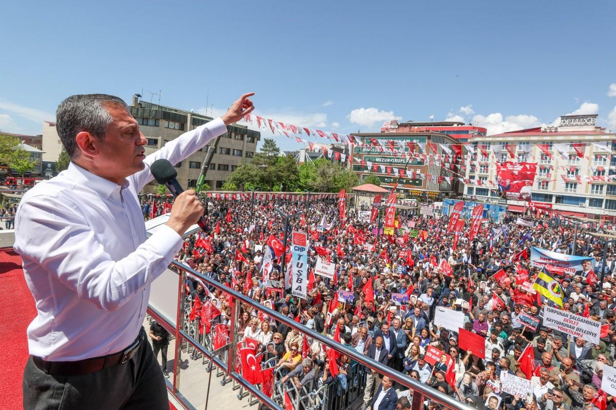 CHP Van Mitingi: ‘Milletin Kalesi Van’da Demokrasi ve Barış Mesajı’ CHP Van Mitingi: ‘Milletin Kalesi Van’da Demokrasi ve Barış Mesajı’