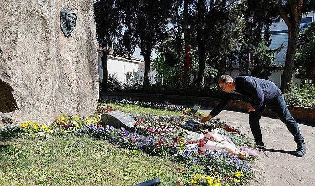 Başkan Tugay Zübeyde Hanım'ın anıt mezarını ziyaret etti Başkan Tugay Zübeyde Hanım'ın anıt mezarını ziyaret etti