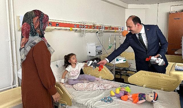 Başkan Altay SÜ Tıp Fakültesi'nde Tedavi Gören Hastaları Ziyaret Etti