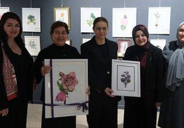 Renklerin ahenkle dans ettiği sergi