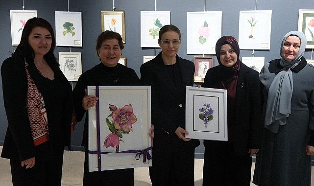 Renklerin ahenkle dans ettiği sergi