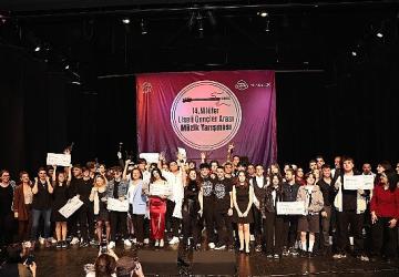 Liseli gençler müzik yeteneklerini sergiledi