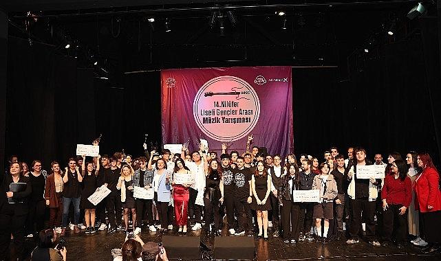 Liseli gençler müzik yeteneklerini sergiledi