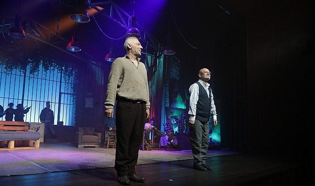 Şehir Tiyatroları'nın Yeni Oyunu “Geçmişin Gölgesi" Seyirciyle Buluştu