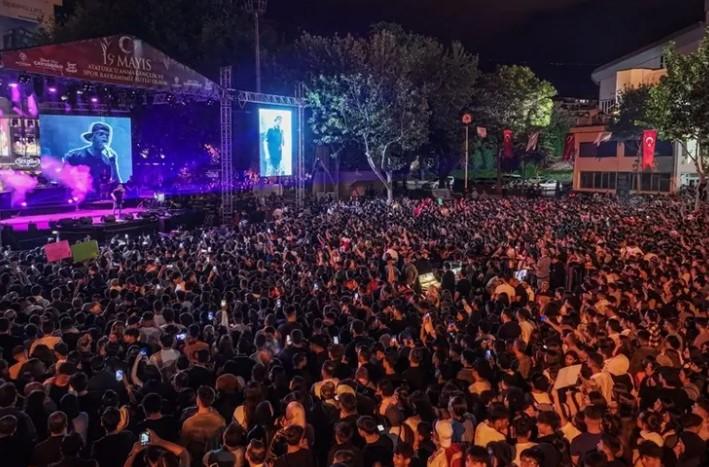 Ceza Konseriyle 19 Mayıs Coşkusu Zirve Yaptı