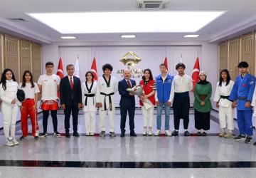 Vali Varol: Cumhuriyetin geleceği gençlerin omuzlarında