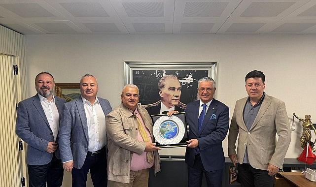 Babayev'e teşekkür plaketi Babayev'e teşekkür plaketi