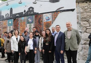 Özel gereksinimli bireylerden 770 parçalık seramik pano