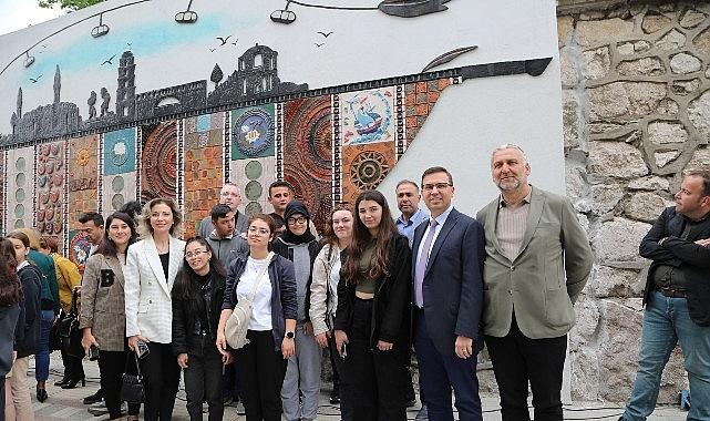 Özel gereksinimli bireylerden 770 parçalık seramik pano