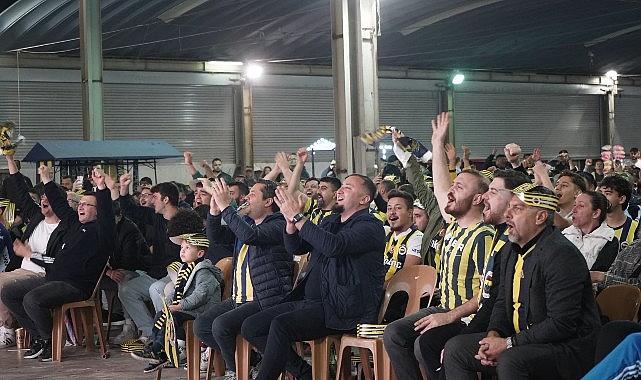 Fenerbahçe'nin Avrupa zaferi dev ekranda izlendi Fenerbahçe'nin Avrupa zaferi dev ekranda izlendi