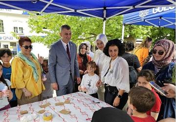 Gölcüklü Çocuklar elleriyle Annelerine Hediye Yaptı