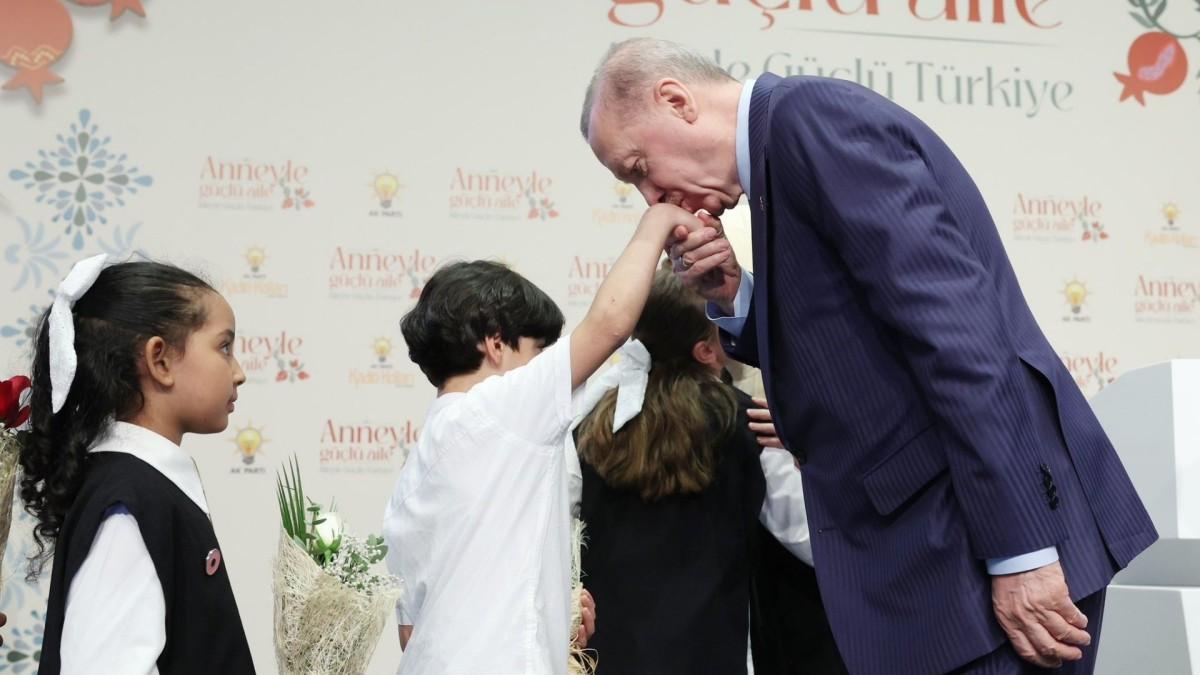 Cumhurbaşkanı Erdoğan: ‘Terörsüz Türkiye hedefi doğrultusunda sağlam adımlarla ilerliyoruz’ Cumhurbaşkanı Erdoğan: ‘Terörsüz Türkiye hedefi doğrultusunda sağlam adımlarla ilerliyoruz’