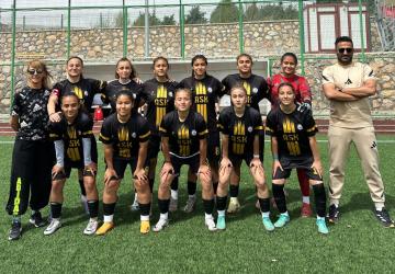 Adil Sani Konukoğlu Spor Lisesi kadın ve erkek futbol takımları Türkiye finallerinde