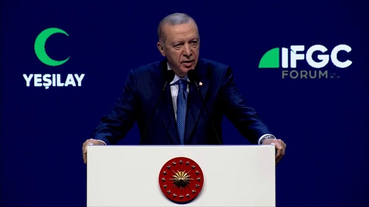 Cumhurbaşkanı Erdoğan: 'Çağdaşlığı kadeh tokuşturmakta gören zihniyeti milletimizin vicdanına havale ediyorum' Cumhurbaşkanı Erdoğan: 'Çağdaşlığı kadeh tokuşturmakta gören zihniyeti milletimizin vicdanına havale ediyorum'