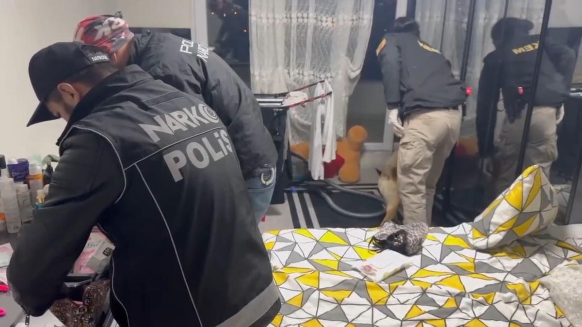 'Zehir tacirlerine geçit yok': Kahta’da uyuşturucu operasyonu - Videolu Haber 'Zehir tacirlerine geçit yok': Kahta’da uyuşturucu operasyonu - Videolu Haber