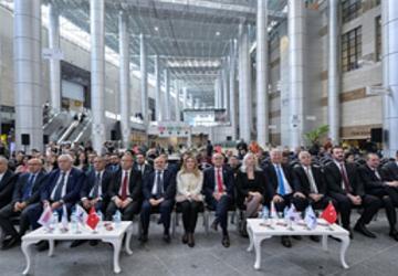 Doğaltaşa hayat veren genç tasarımcılar ödüllerini aldı