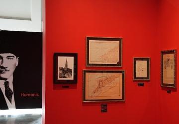 "Karanlıkta Akan Bir Yıldız: Mustafa Kemal Atatürk" sergisi İstanbul'da açıldı
