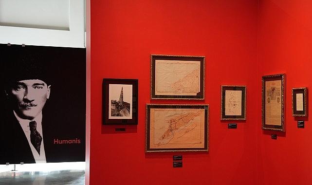 "Karanlıkta Akan Bir Yıldız: Mustafa Kemal Atatürk" sergisi İstanbul'da açıldı "Karanlıkta Akan Bir Yıldız: Mustafa Kemal Atatürk" sergisi İstanbul'da açıldı