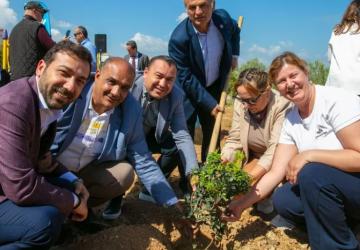 Güzelbahçe’de Sakız Ağaçlarıyla Yeşil Bir Gelecek Filizleniyor