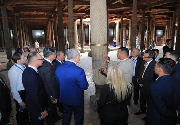 Ege Üniversitesi Heyeti, Özbekistan'da Türk Devletleri Kültür Forumu'na katıldı