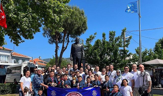 Aliağa'nın Yıldızlar Halk Oyunları Ekibi Ege Bölge Birincisi Oldu Aliağa'nın Yıldızlar Halk Oyunları Ekibi Ege Bölge Birincisi Oldu