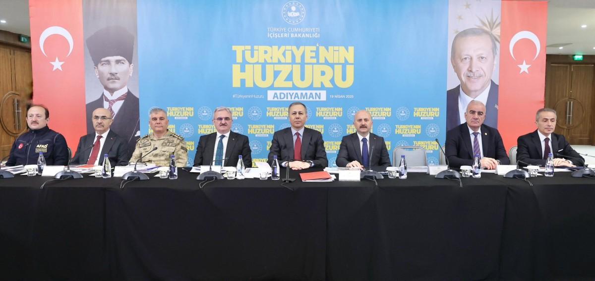Bakan Yerlikaya: 'Adıyaman’da 454 operasyon, 290 tutuklama. Genelde 200 ton uyuşturucu ele geçirildi' Bakan Yerlikaya: 'Adıyaman’da 454 operasyon, 290 tutuklama. Genelde 200 ton uyuşturucu ele geçirildi'