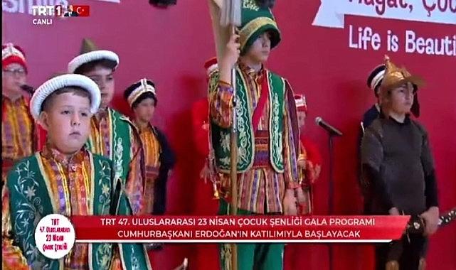 Cumhurbaşkanı Erdoğan Kartepe Belediyesi Çocuk Mehter Takımı'nı İlgiyle İzledi Cumhurbaşkanı Erdoğan Kartepe Belediyesi Çocuk Mehter Takımı'nı İlgiyle İzledi