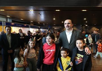 Başkan Altay Çocuk Kitap Günleri'nin Son Gününde Çocukların Coşkusuna Ortak Oldu